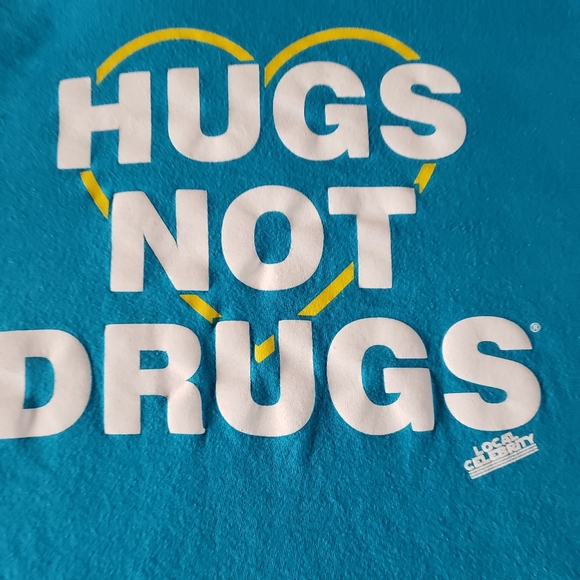 Local Celebrity Hugs Not Drugs Size Medium - Picture 8 of 11